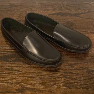 TB Phelps Black Loafer 10.5M